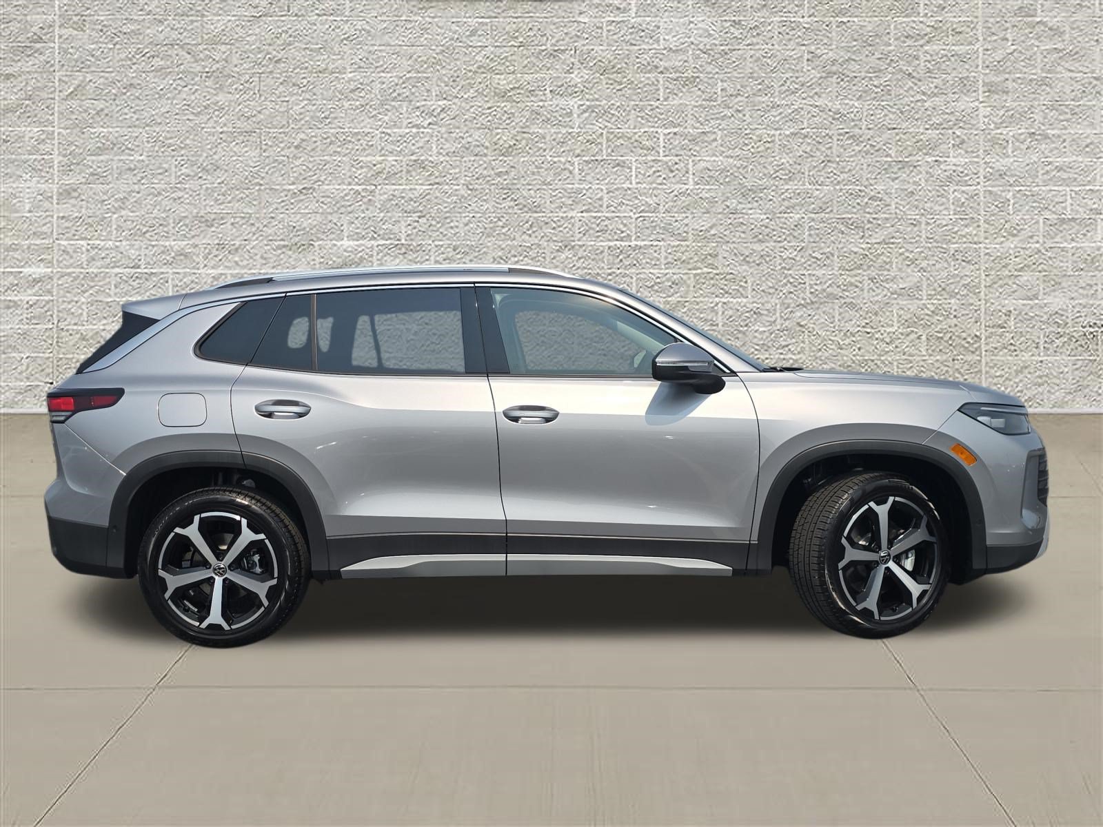 New 2026 Volkswagen Tiguan SE AWD/4WD image 8