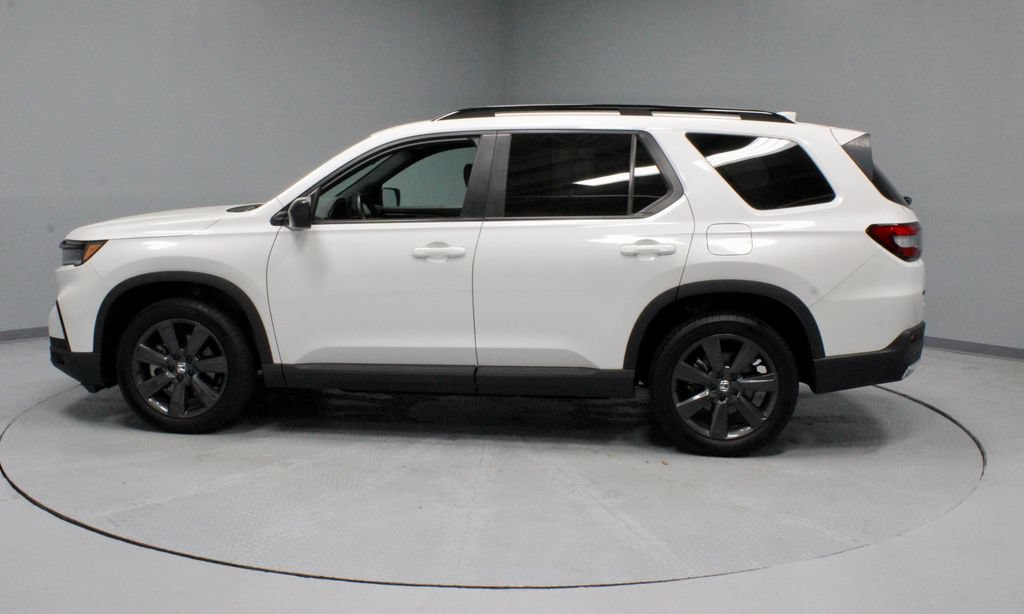 Used 2025 Honda Pilot Sport image 8