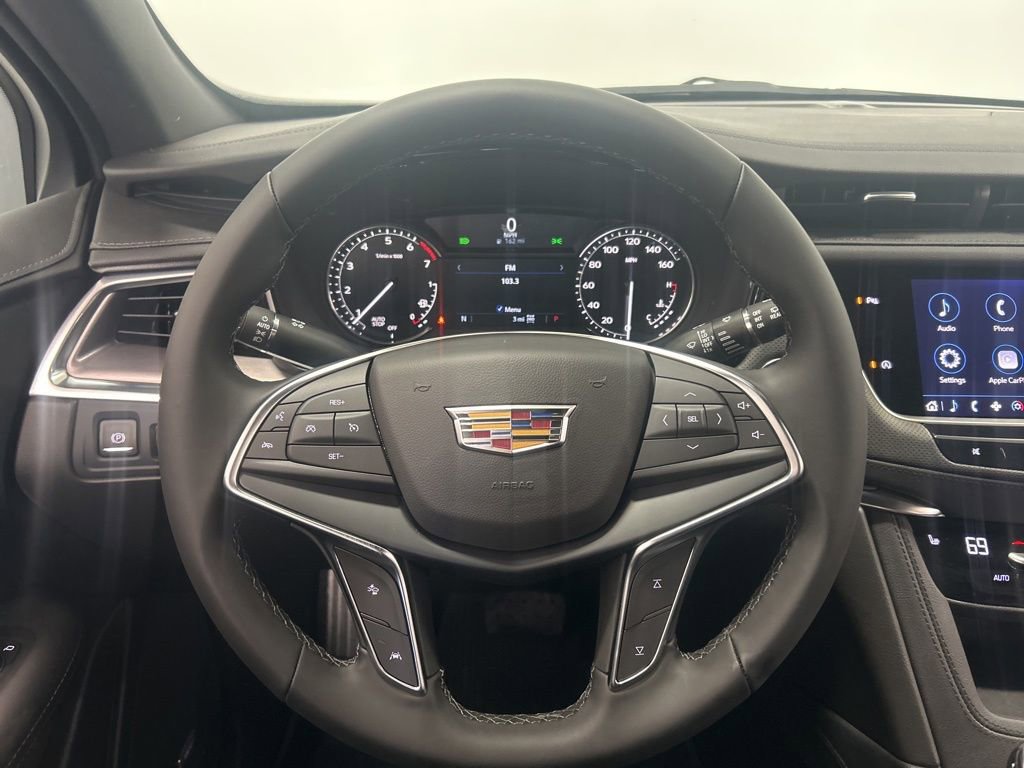 Used 2026 Cadillac XT5 Luxury w/ LPO, Red Accent Package AWD/4WD image 9
