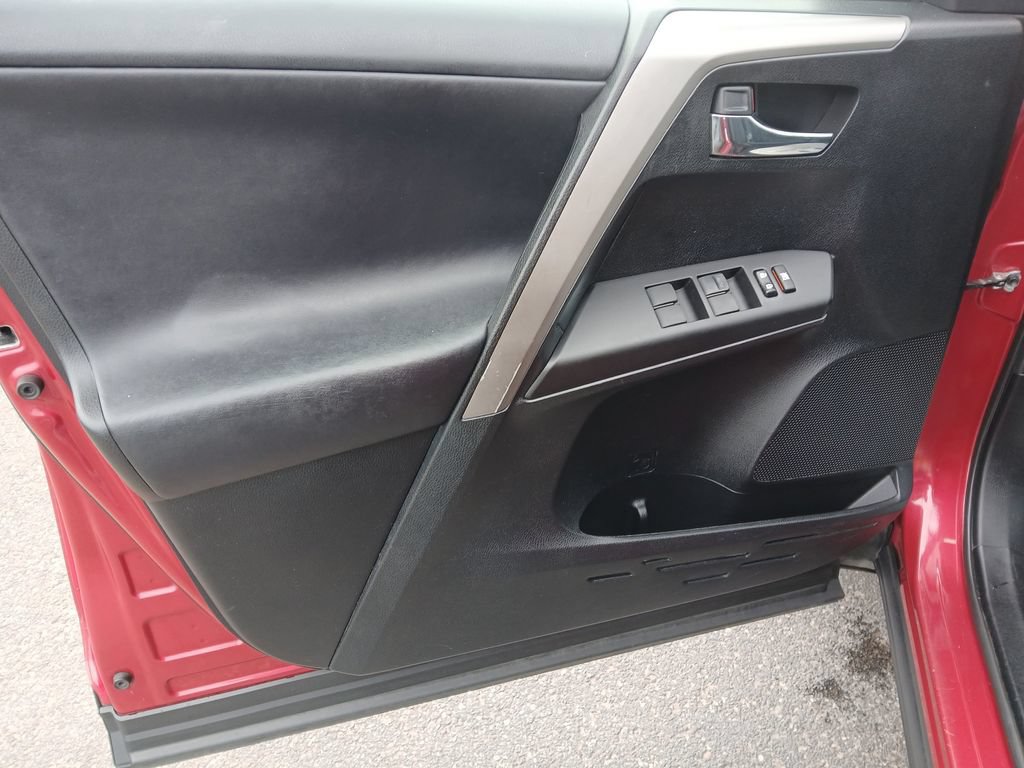 Used 2016 Toyota RAV4 XLE FWD image 11