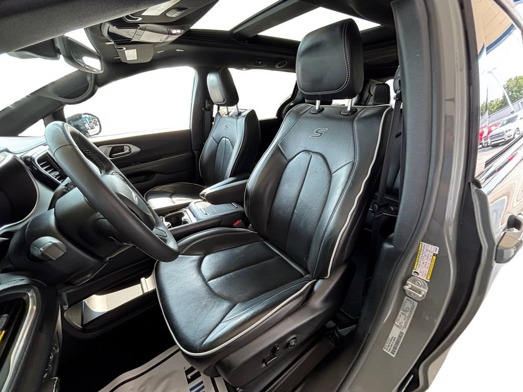 Used 2025 Chrysler Pacifica Limited FWD image 26