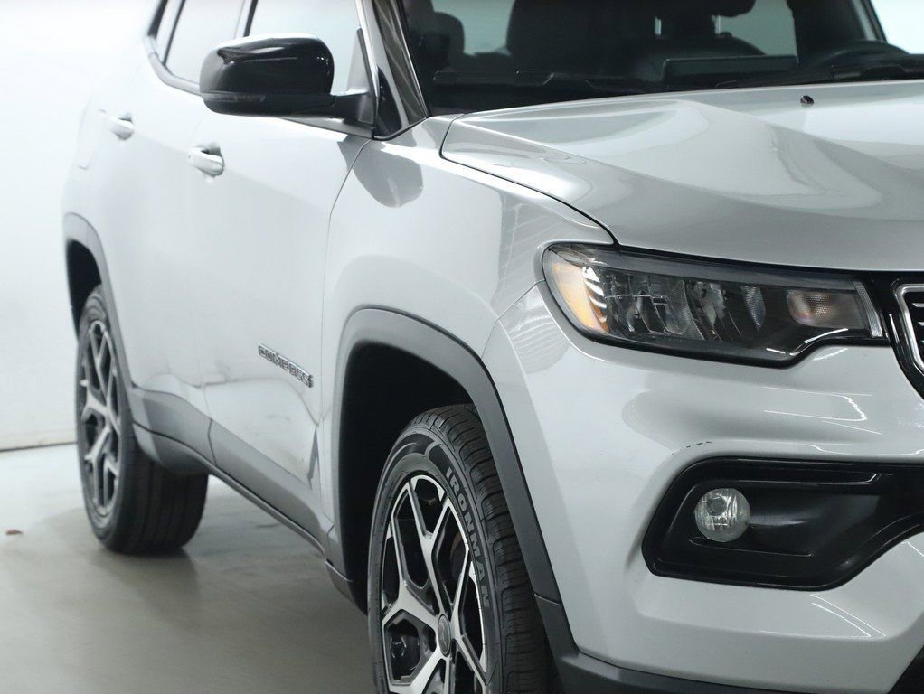Used 2025 Jeep Compass Limited AWD/4WD image 9