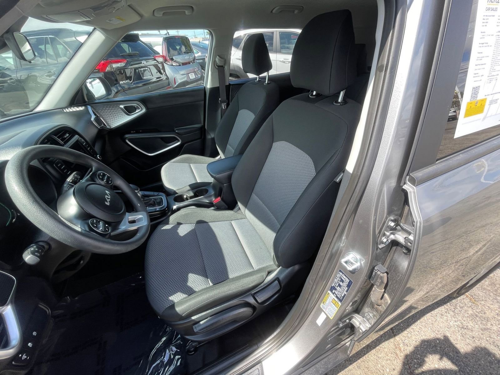 Used 2025 Kia Soul LX w/ LX Technology Package FWD image 36