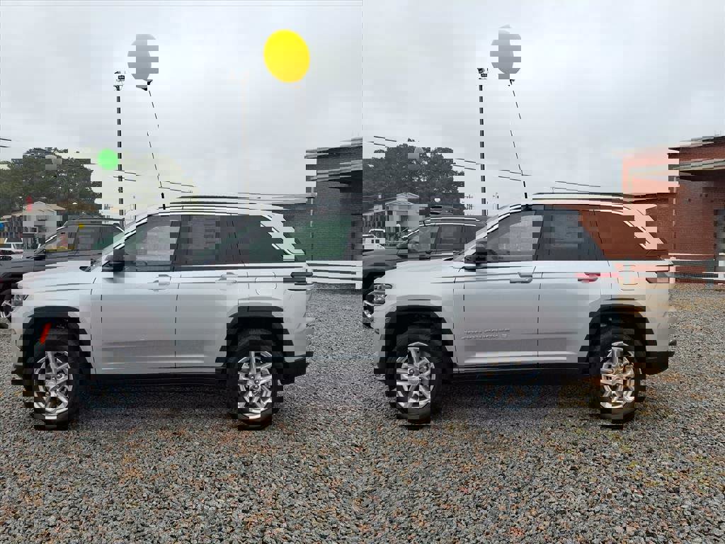 New 2025 Jeep Grand Cherokee Laredo X image 3