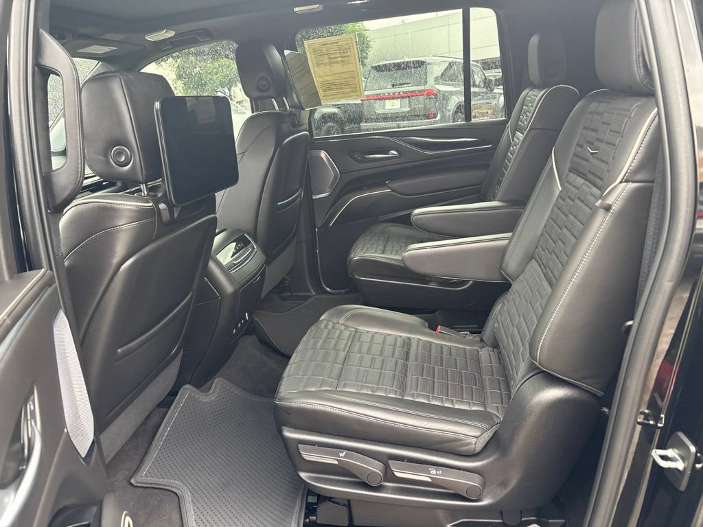 Used 2024 Cadillac Escalade ESV V w/ LPO, ONYX Package AWD/4WD image 23