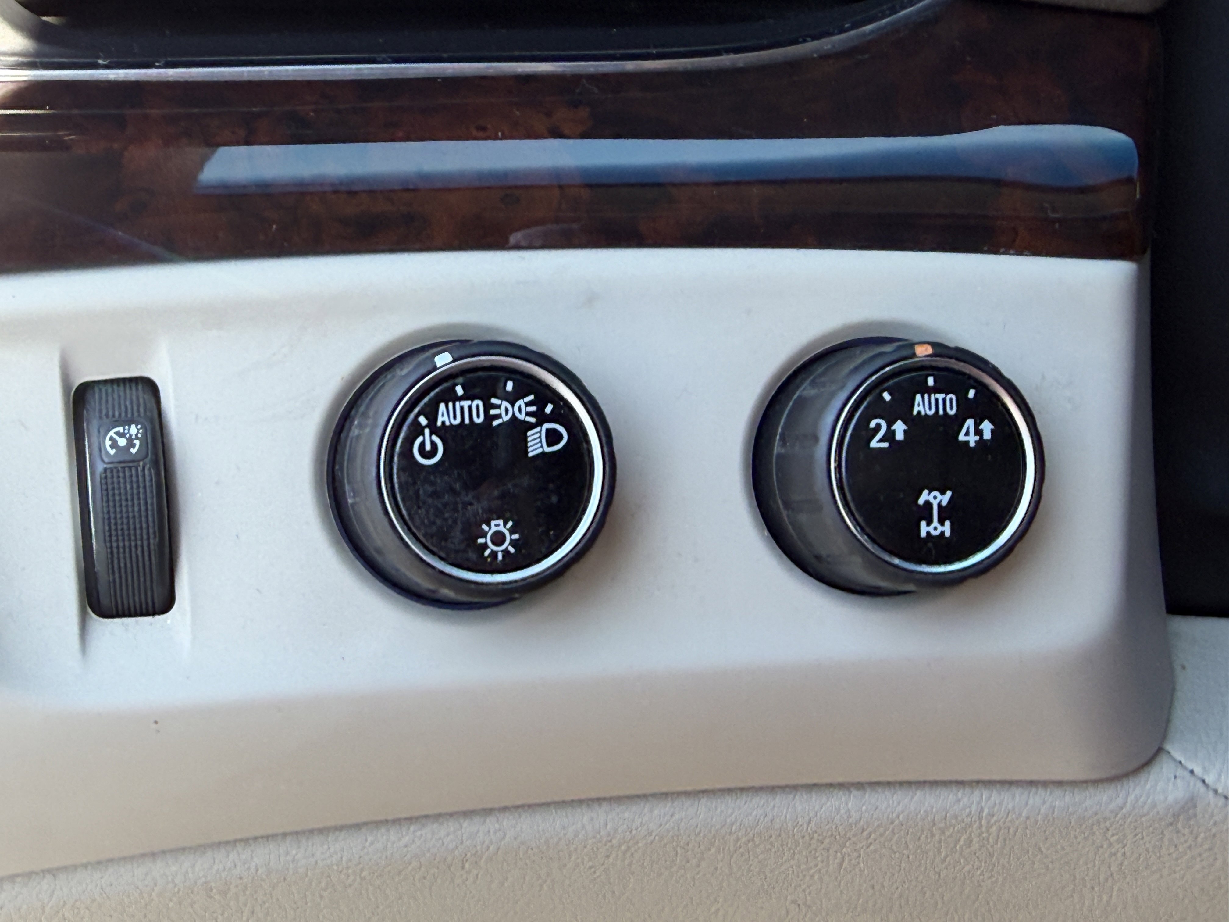 Used 2015 Cadillac Escalade ESV Luxury image 28