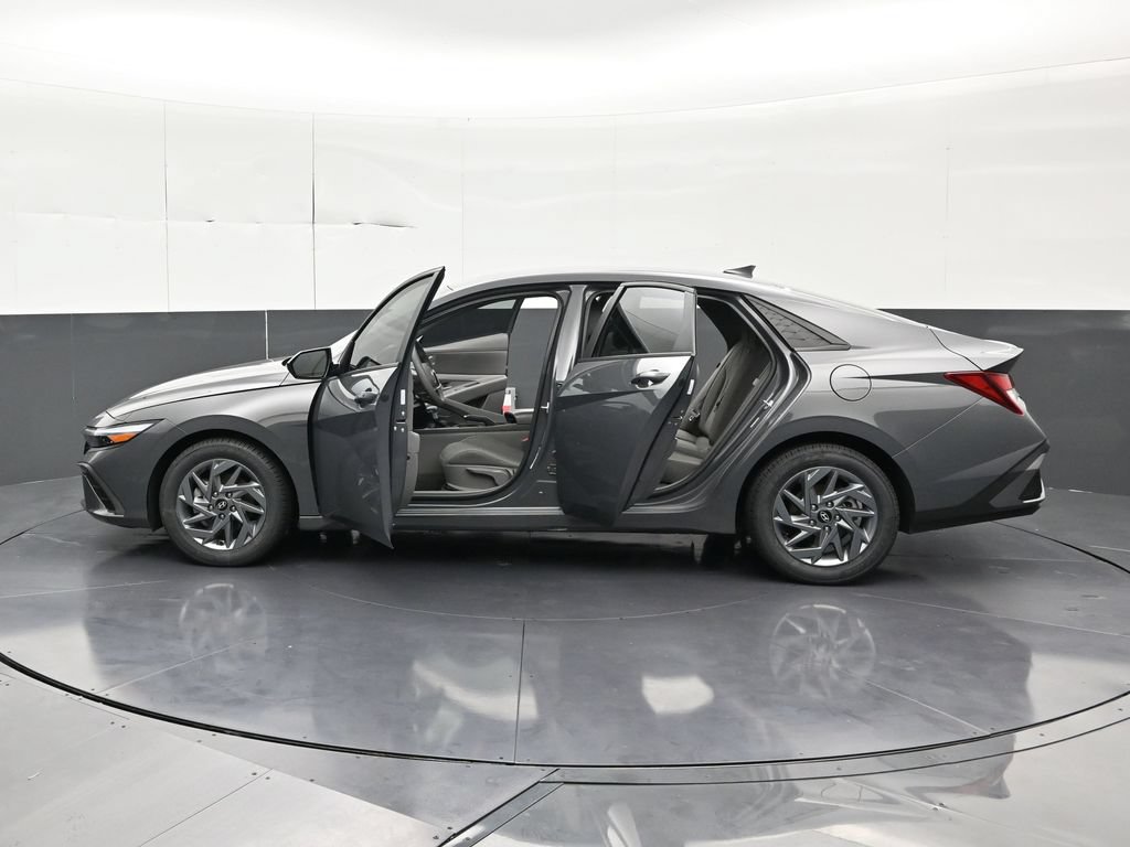 Used 2024 Hyundai Elantra SEL FWD image 36