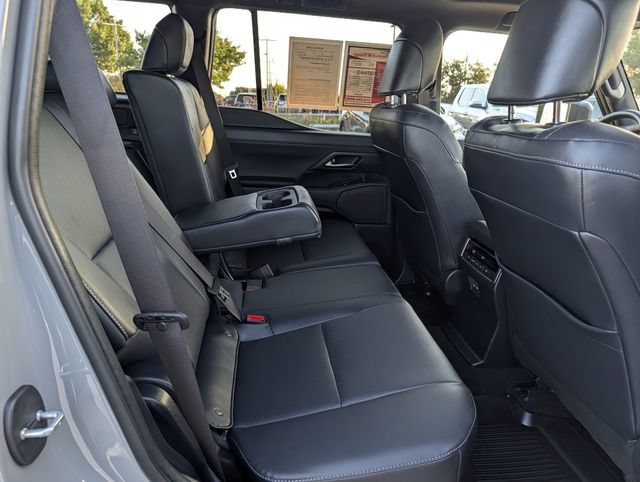Used 2025 Lexus GX 550 w/ Accessory Package (2T) AWD/4WD image 31