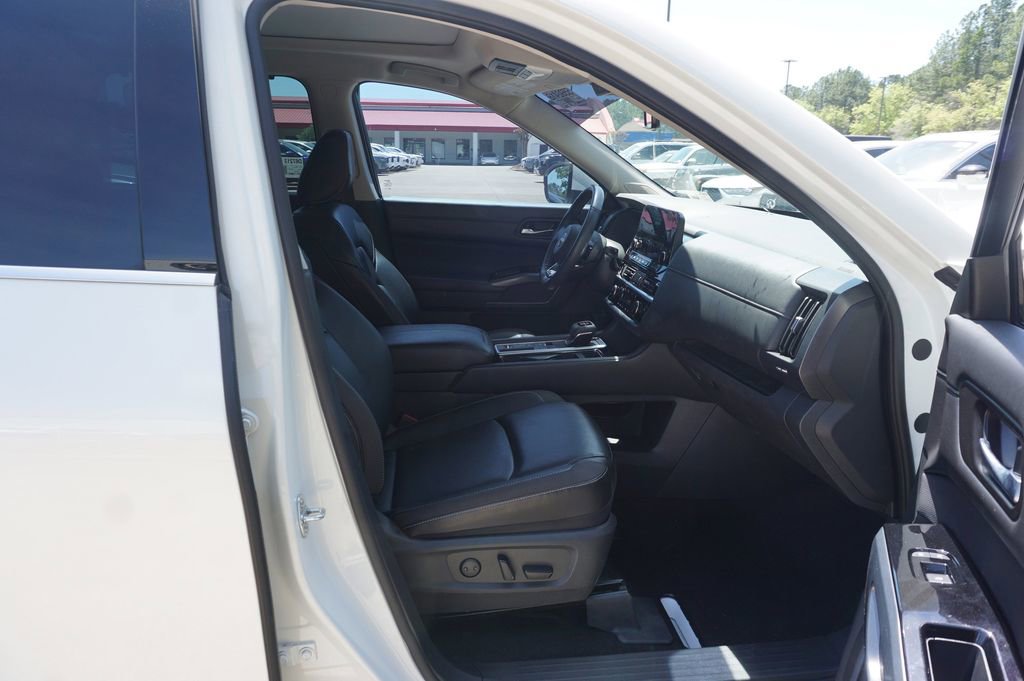 Used 2024 Nissan Pathfinder SL w/ SL Premium Package FWD image 19