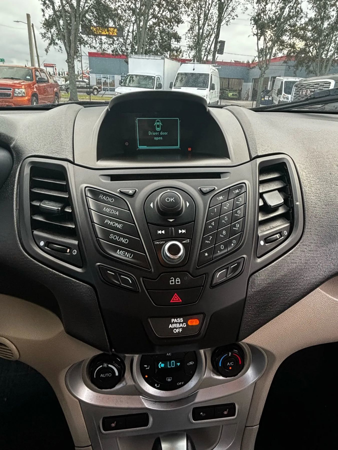 Used 2014 Ford Fiesta SE w/ Comfort Package image 13