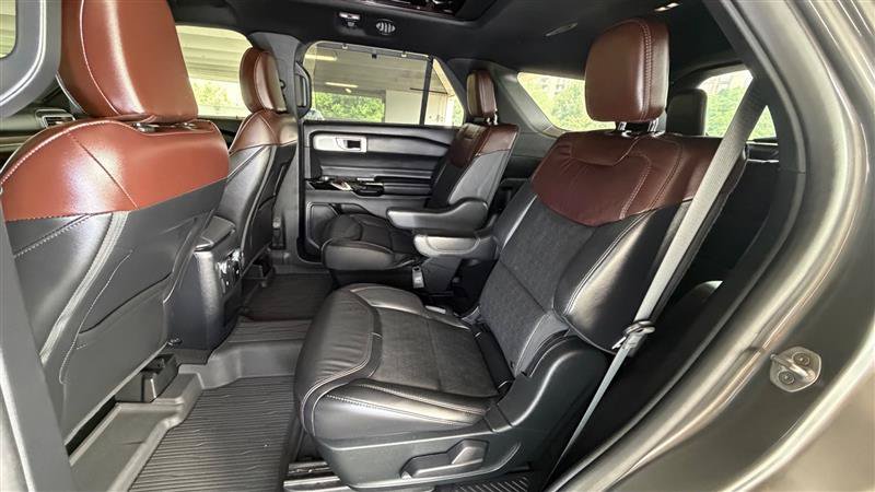 Used 2021 Ford Explorer Platinum w/ Equipment Group 601A AWD/4WD image 44