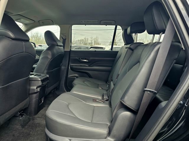 Used 2025 Toyota Grand Highlander AWD image 22