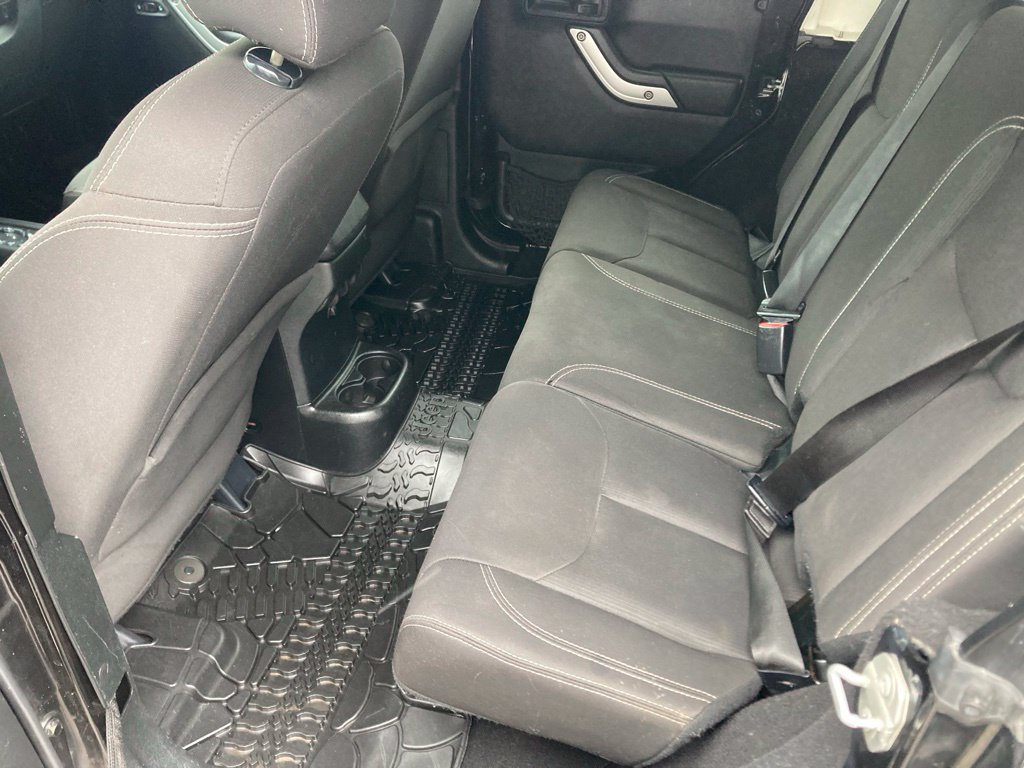 Used 2018 Jeep Wrangler Unlimited Rubicon w/ Dual Top Group AWD/4WD image 11
