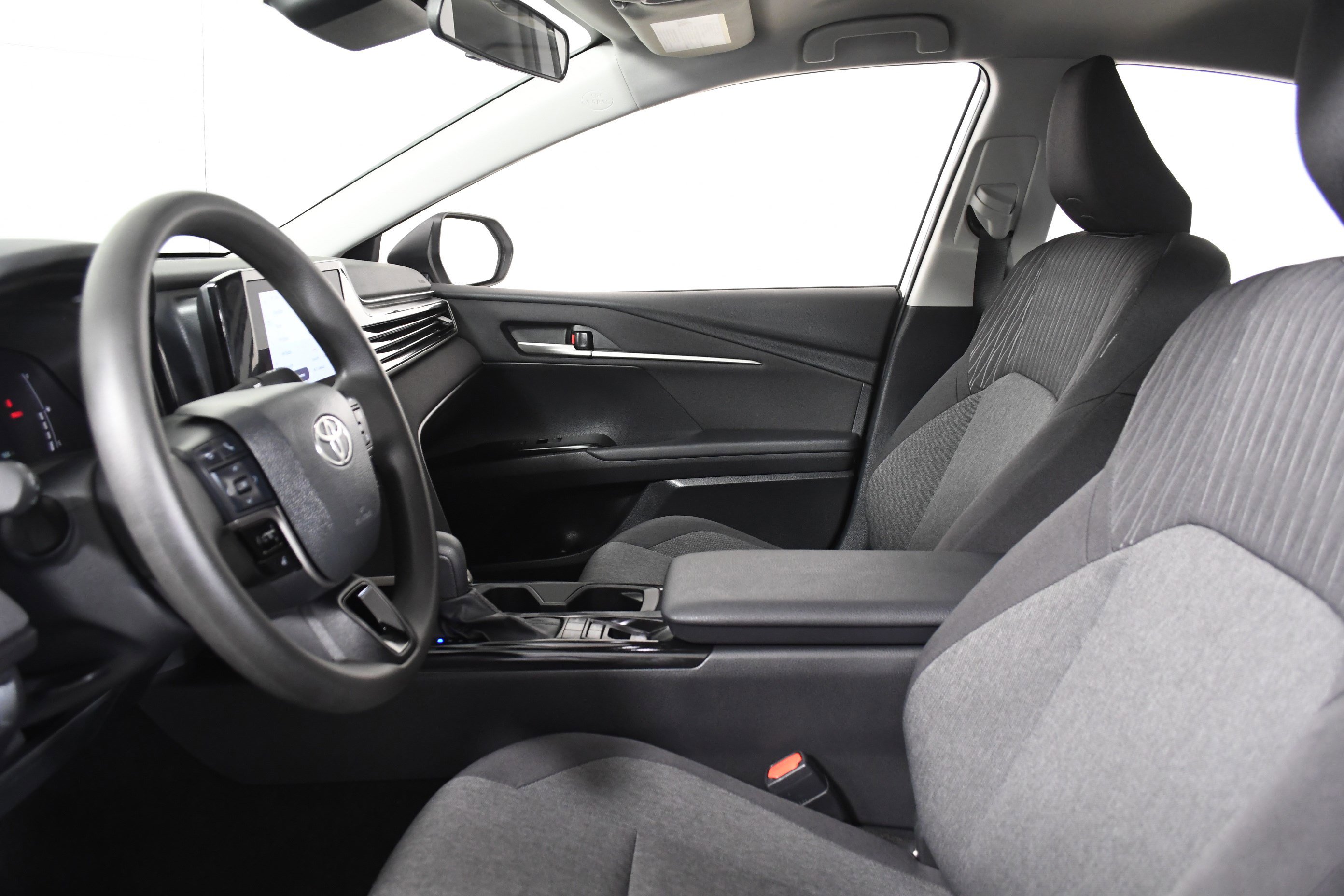 Used 2025 Toyota Camry LE image 19