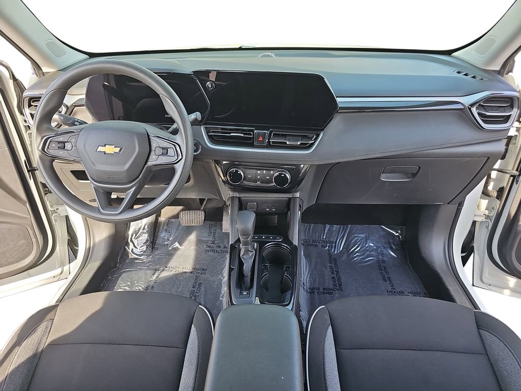 Used 2025 Chevrolet TrailBlazer LT AWD/4WD image 9