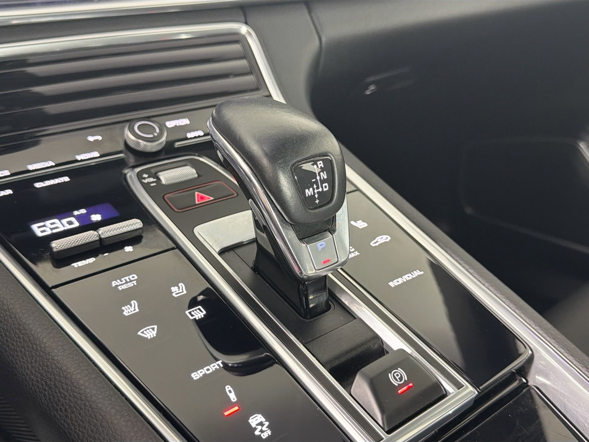 Certified 2023 Porsche Panamera 4 Platinum Edition w/ Assistance Package image 34