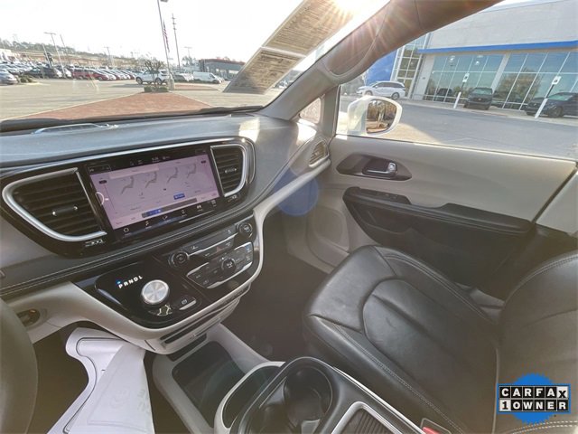 Used 2022 Chrysler Pacifica Touring-L image 18