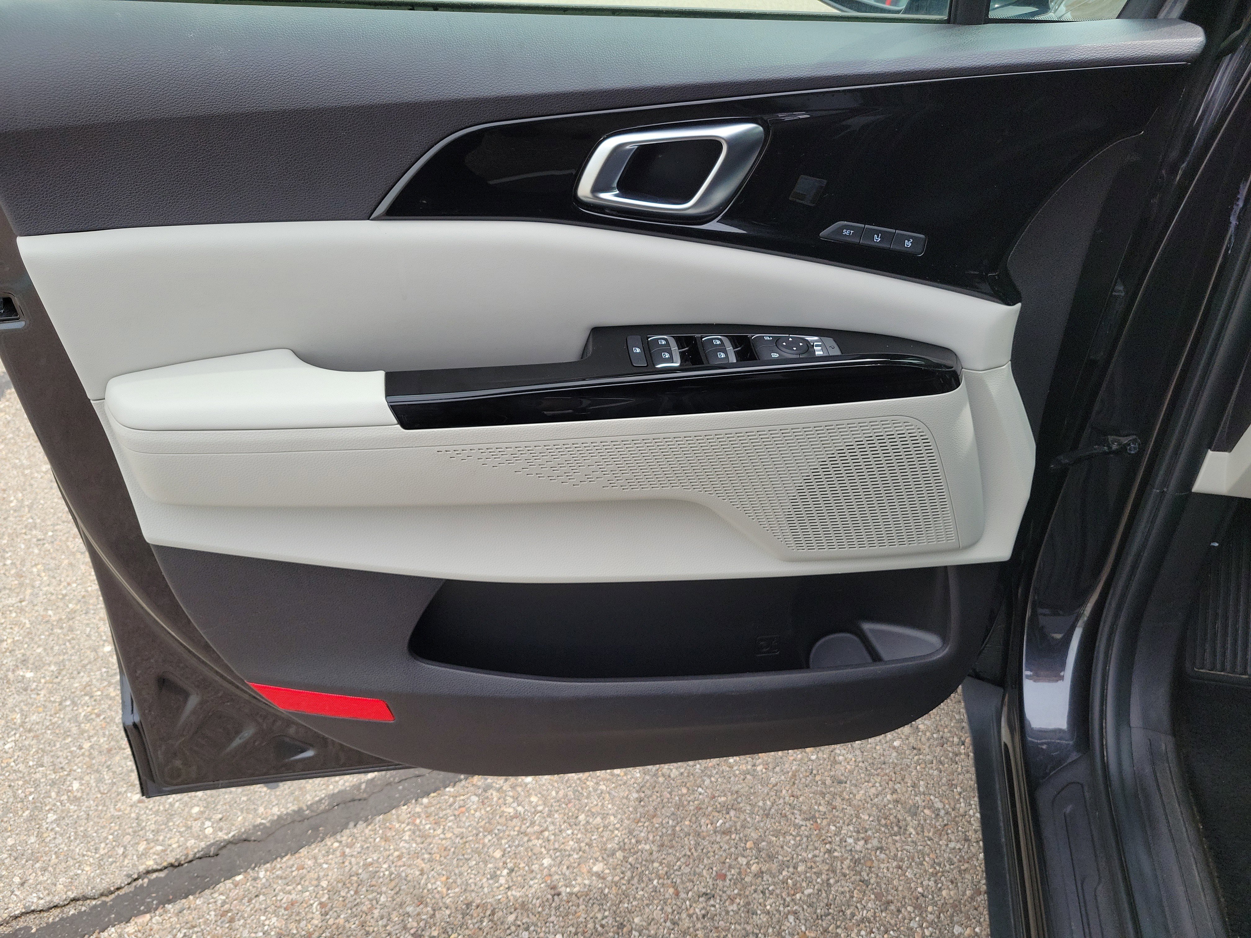 Used 2022 Kia Carnival SX FWD image 19