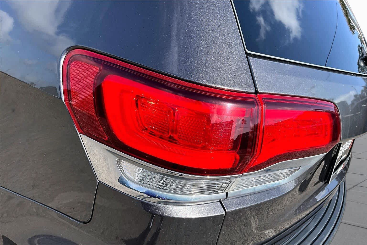 Used 2020 Jeep Grand Cherokee Laredo RWD image 30