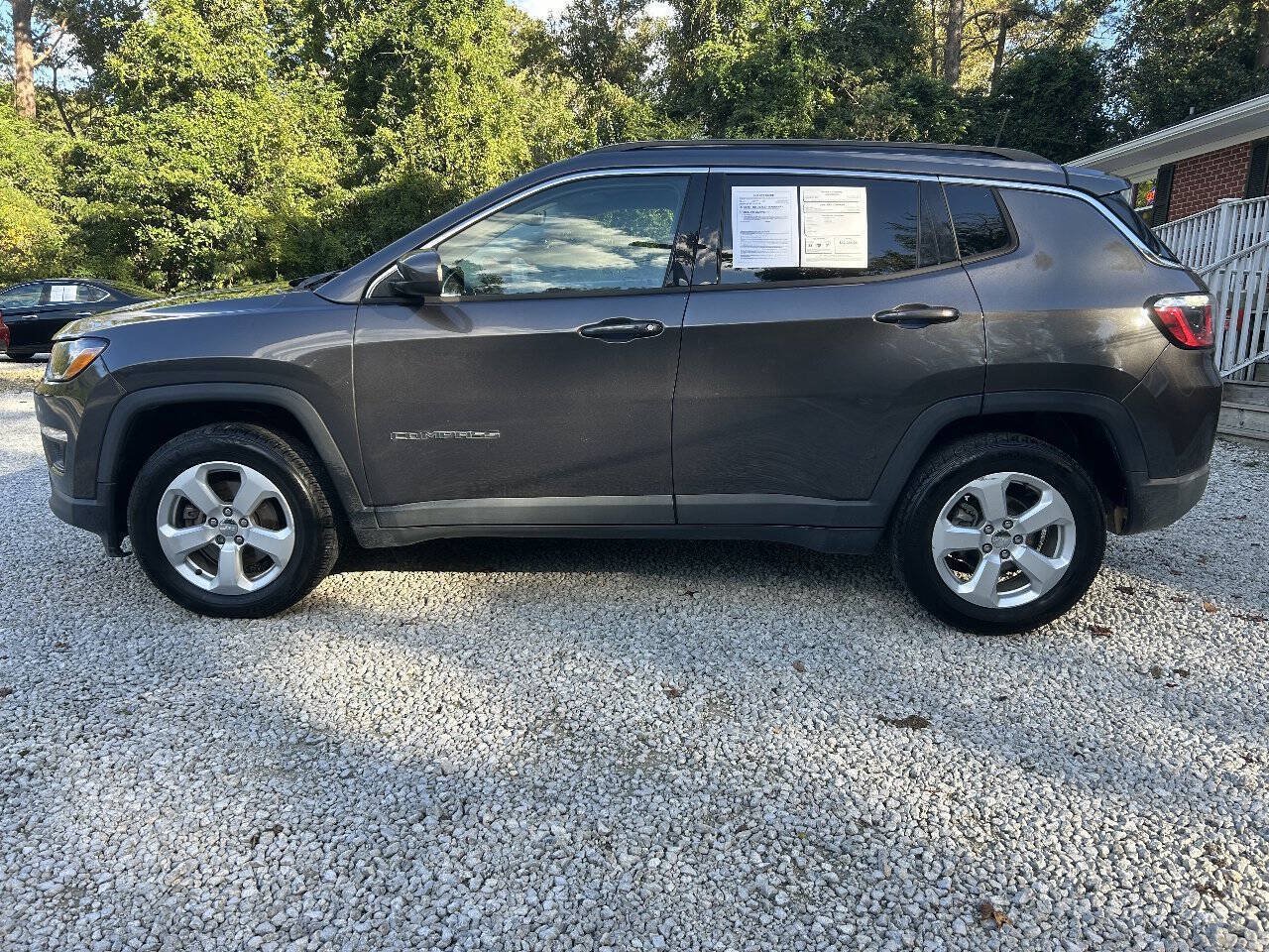 Used 2018 Jeep Compass Latitude w/ Popular Equipment Group AWD/4WD image 2