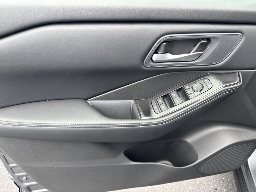 New 2026 Nissan Rogue SV FWD image 12