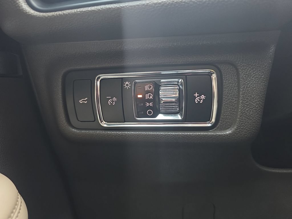 Used 2022 Lincoln Corsair AWD w/ Equipment Group 101A image 23