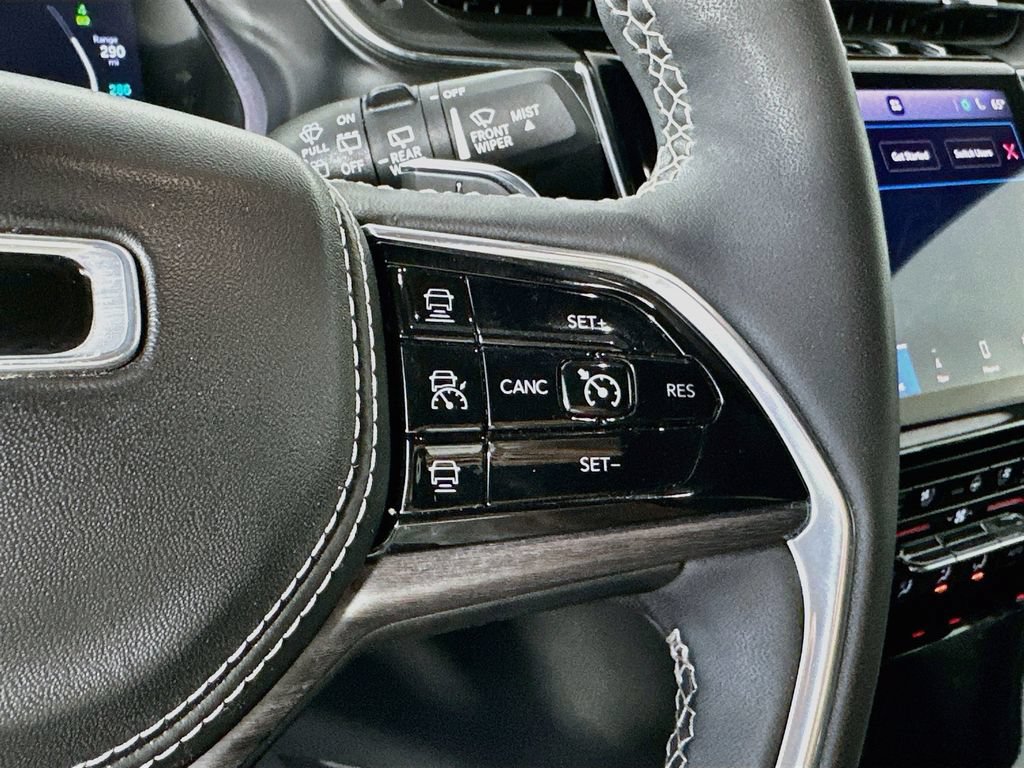 Used 2022 Jeep Grand Cherokee Overland AWD/4WD image 26