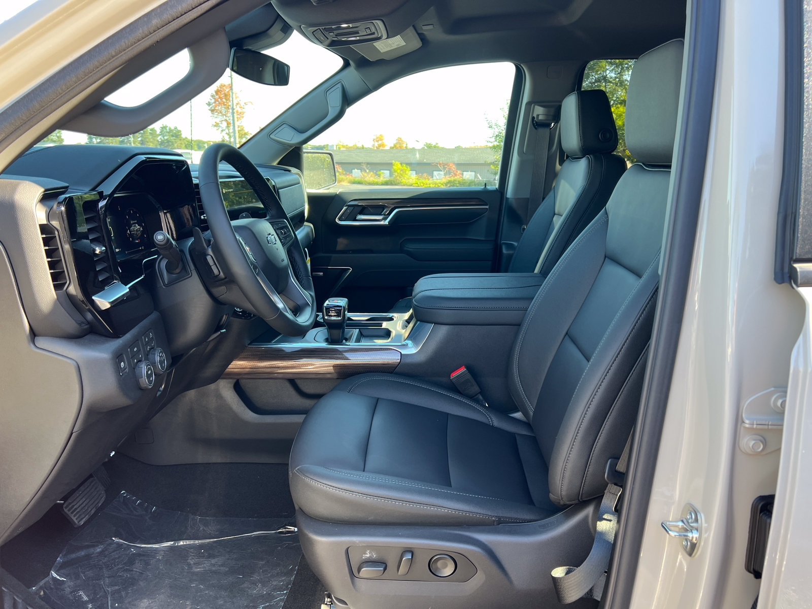 New 2026 Chevrolet Silverado 1500 RST w/ RST All Star Premium Package AWD/4WD image 4