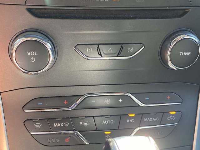 Used 2015 Ford Edge SEL w/ Equipment Group 201A FWD image 16