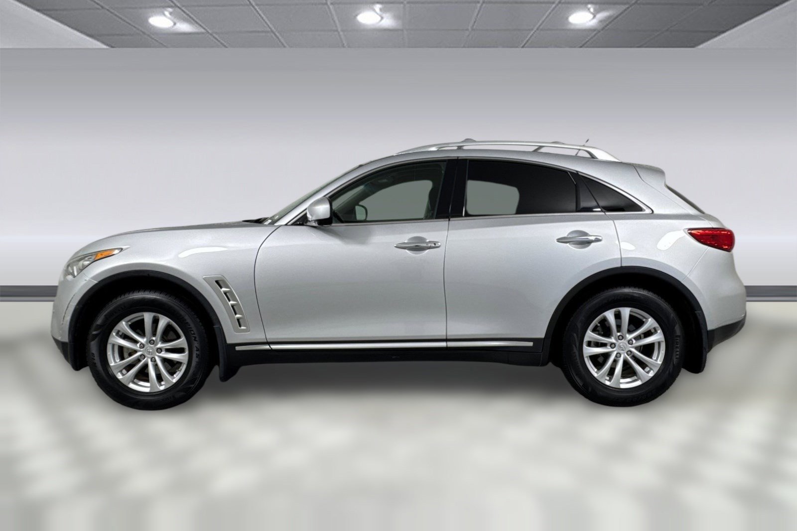 Used 2010 INFINITI FX35 AWD w/ Navigation Pkg image 2