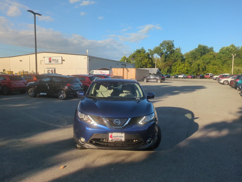 Used 2019 Nissan Rogue Sport SL AWD/4WD image 2