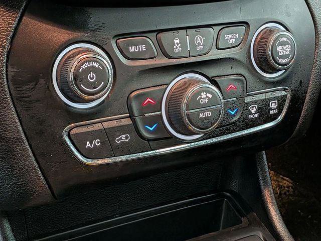 Certified 2022 Jeep Cherokee Latitude Lux image 21