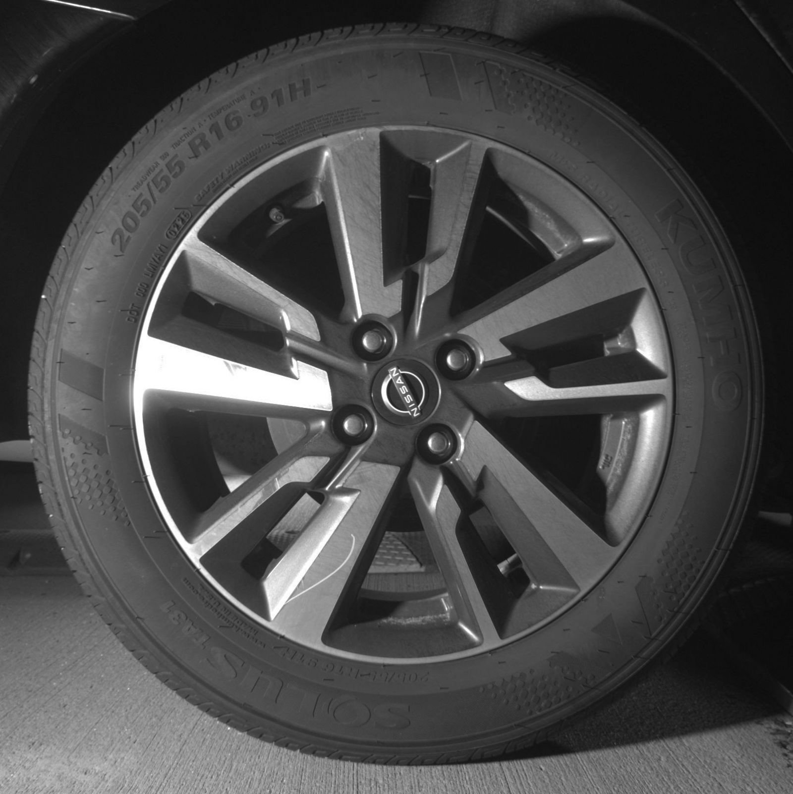 Used 2025 Nissan Versa SV FWD image 18
