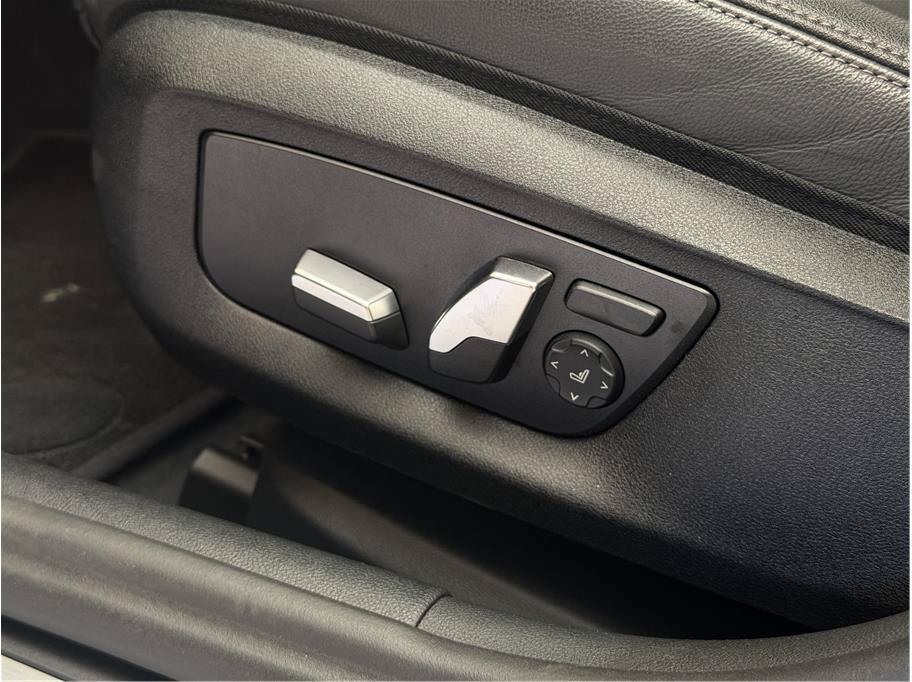 Used 2023 BMW 530e w/ M Sport Package RWD image 16