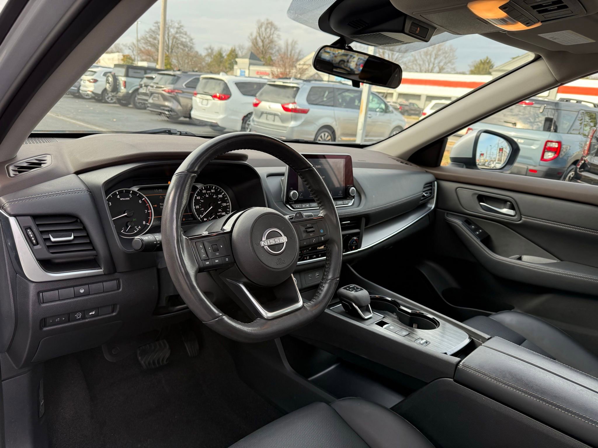 Used 2023 Nissan Rogue SV w/ SV Premium B Package image 45