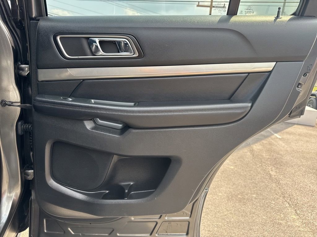 Used 2018 Ford Explorer XLT w/ Equipment Group 202A FWD image 16