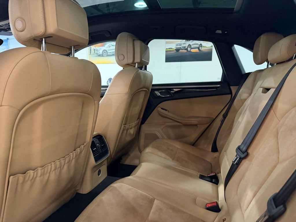 Used 2017 Porsche Macan AWD/4WD image 26