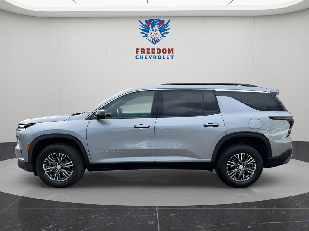 Used 2024 Chevrolet Traverse LT AWD/4WD image 3