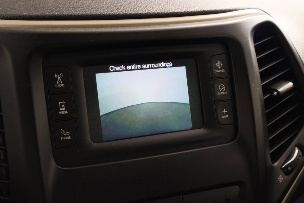 Used 2015 Jeep Cherokee Latitude w/ Comfort/Convenience Group FWD image 30