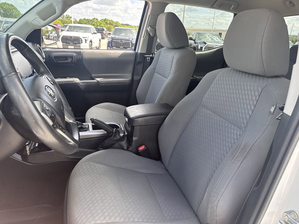 Used 2020 Toyota Tacoma SR5 AWD/4WD image 26