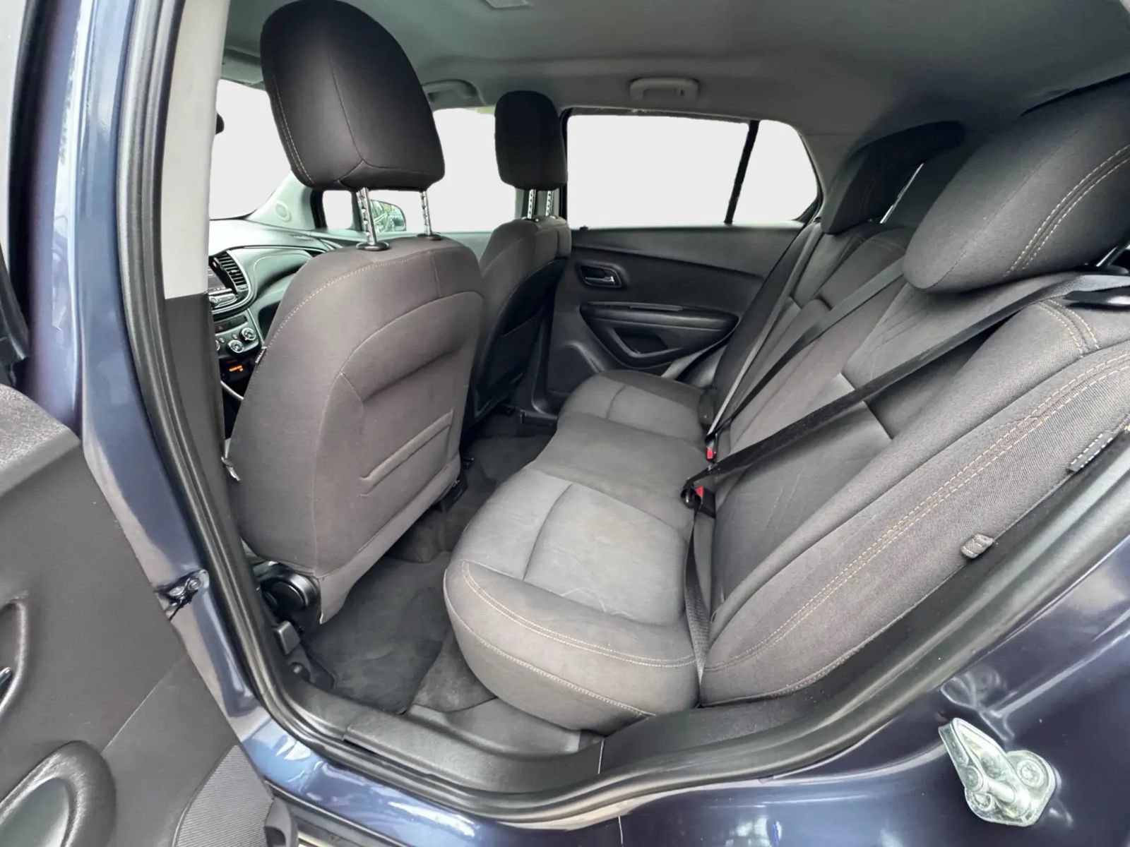 Used 2018 Chevrolet Trax LT w/ LPO, Cargo Package FWD image 13
