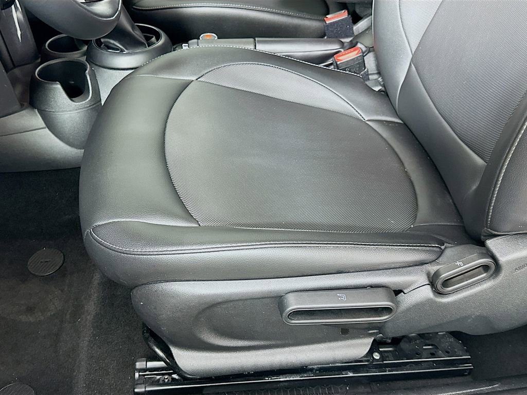 Used 2018 MINI Cooper 2-Door Hardtop image 19