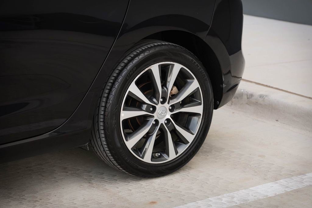 Used 2018 Hyundai Elantra GT FWD image 34