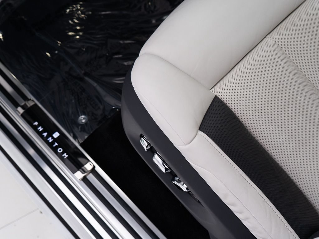 Certified 2023 Rolls-Royce Phantom Sedan RWD image 13