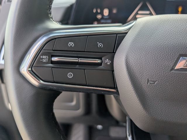 Used 2025 Chevrolet Suburban Z71 image 13