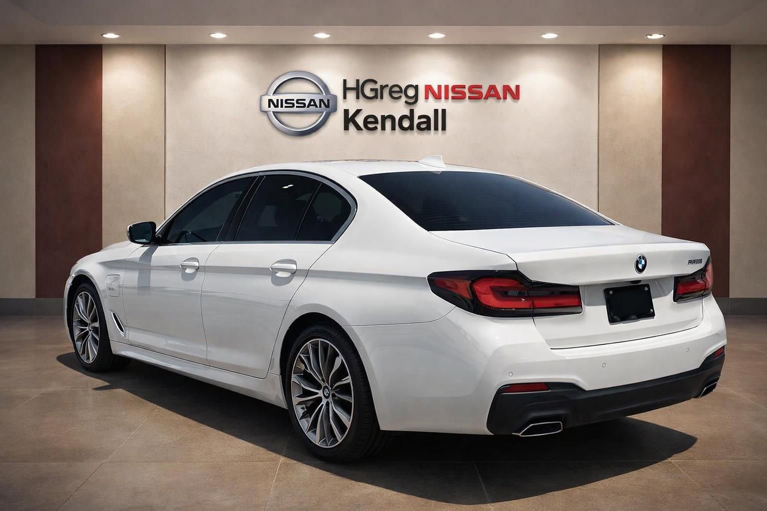 Used 2022 BMW 530e w/ Premium Package RWD image 2