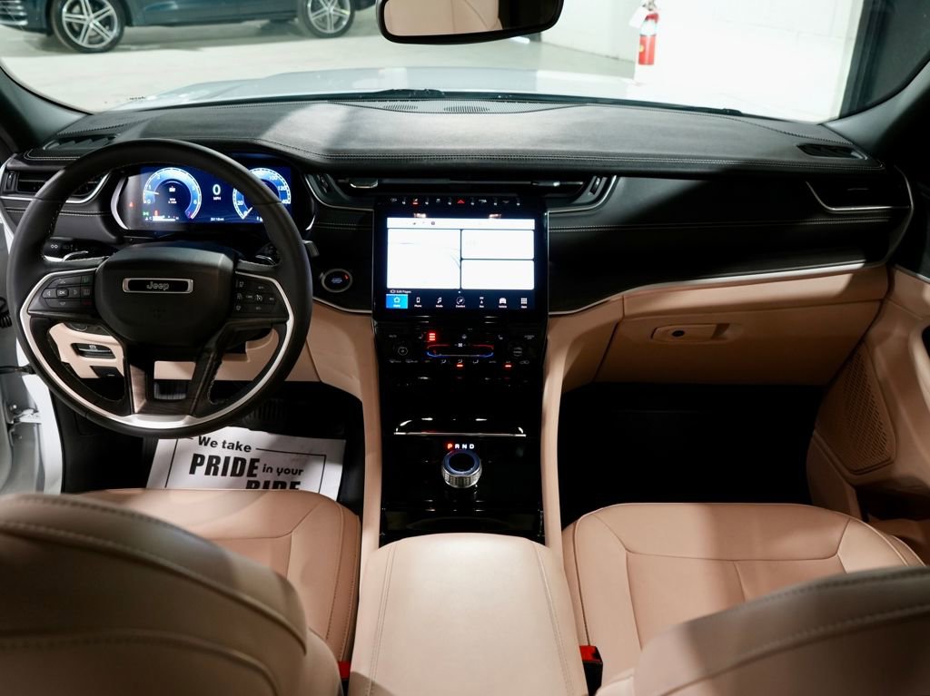 Used 2023 Jeep Grand Cherokee L Limited w/ Black Appearance Package image 14