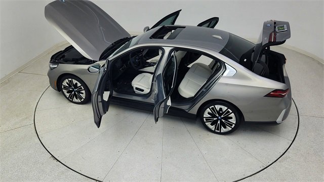 Used 2025 BMW i5 xDrive40 image 89