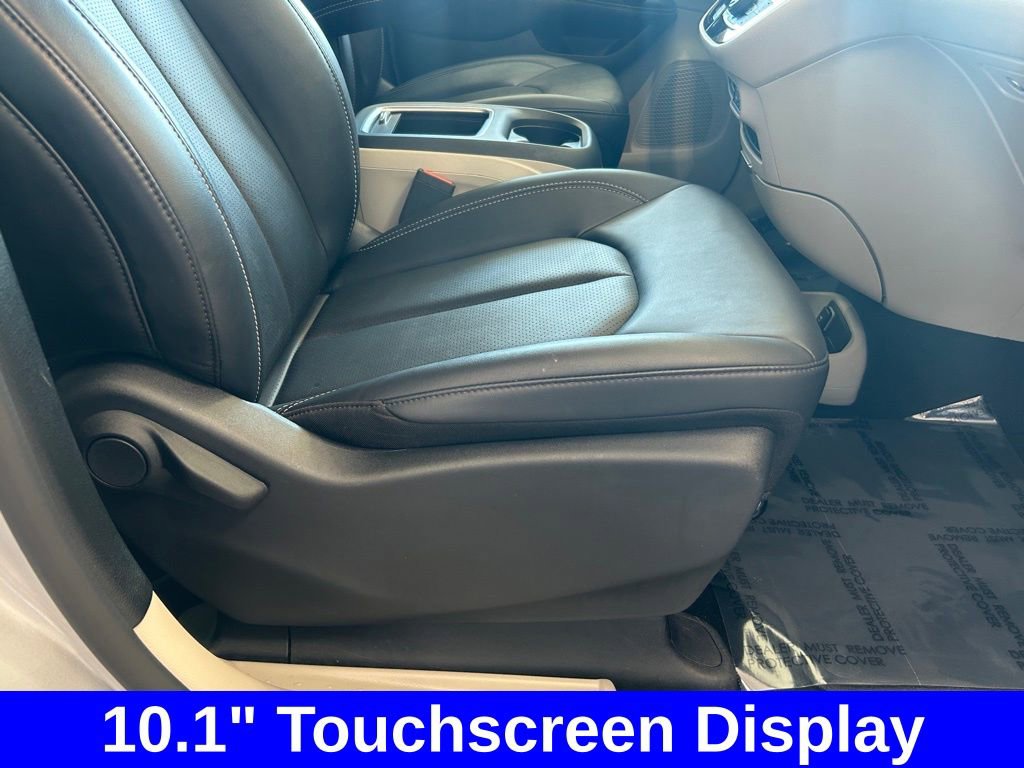 Used 2024 Chrysler Pacifica Touring-L image 23