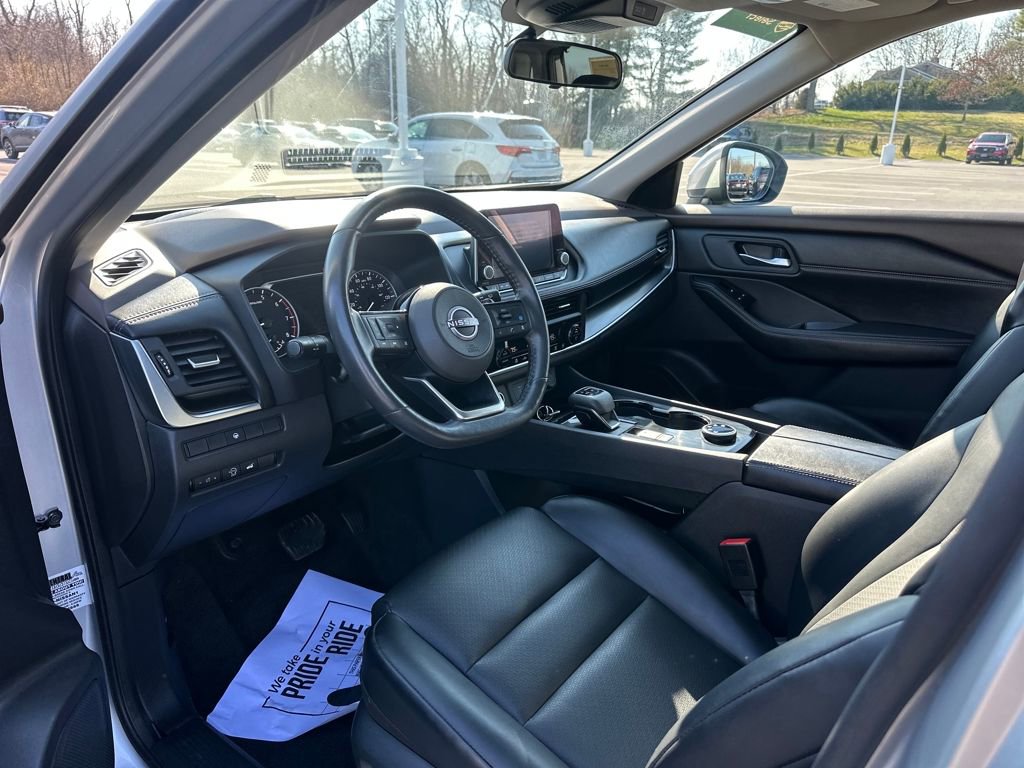 Used 2023 Nissan Rogue SV w/ SV Premium B Package image 9